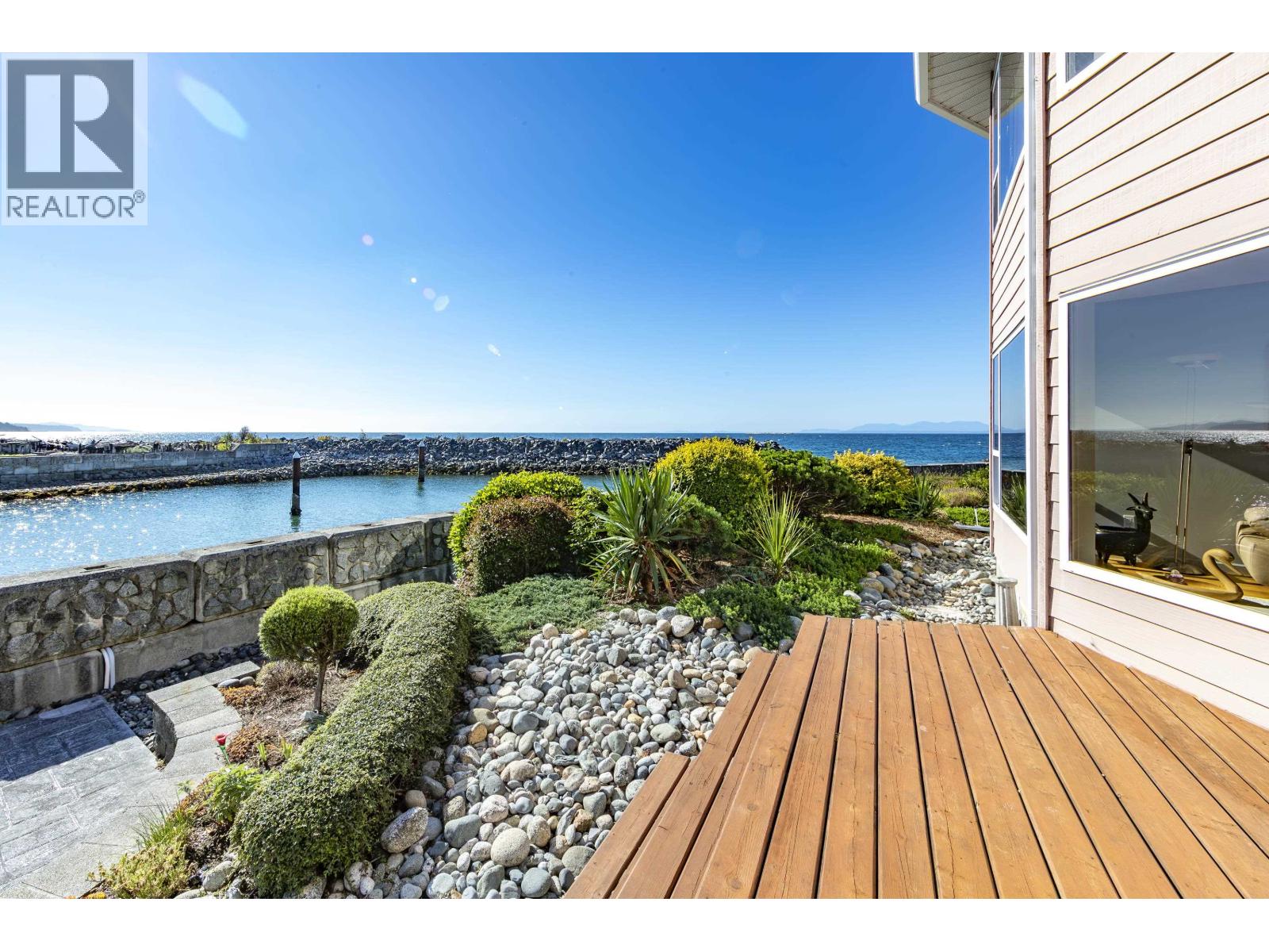 226 1585 FIELD ROAD, Sechelt, British Columbia