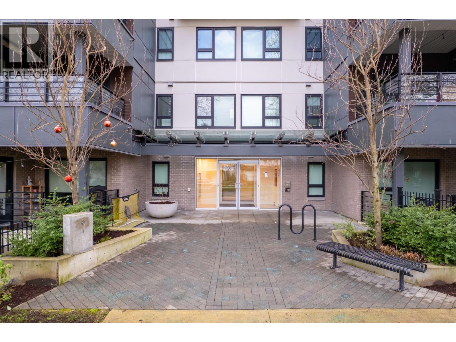 405 2666 Duke Street, Vancouver, British Columbia  V5R 4S9 - Photo 2 - R3084042