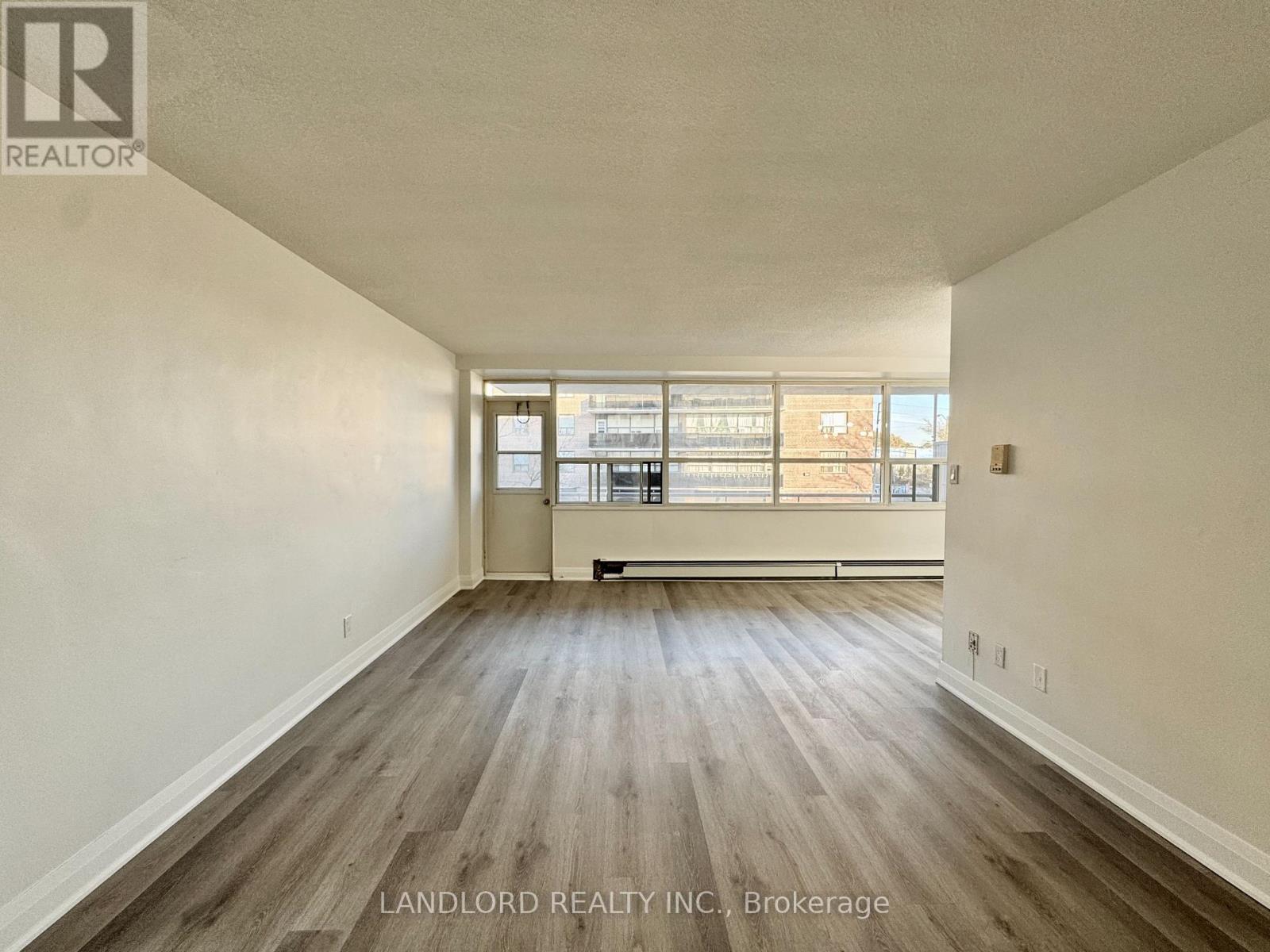 305 - 17 Gulliver Road, Toronto, Ontario  M6M 2M3 - Photo 10 - W12736632