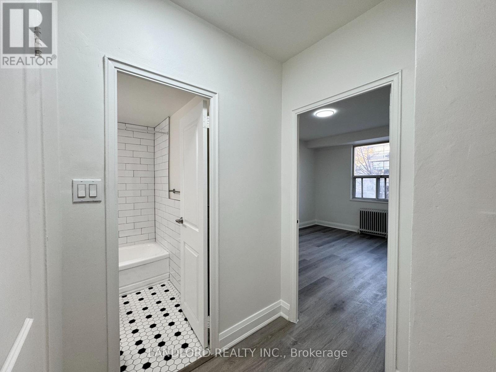 305 - 17 Gulliver Road, Toronto, Ontario  M6M 2M3 - Photo 17 - W12736632
