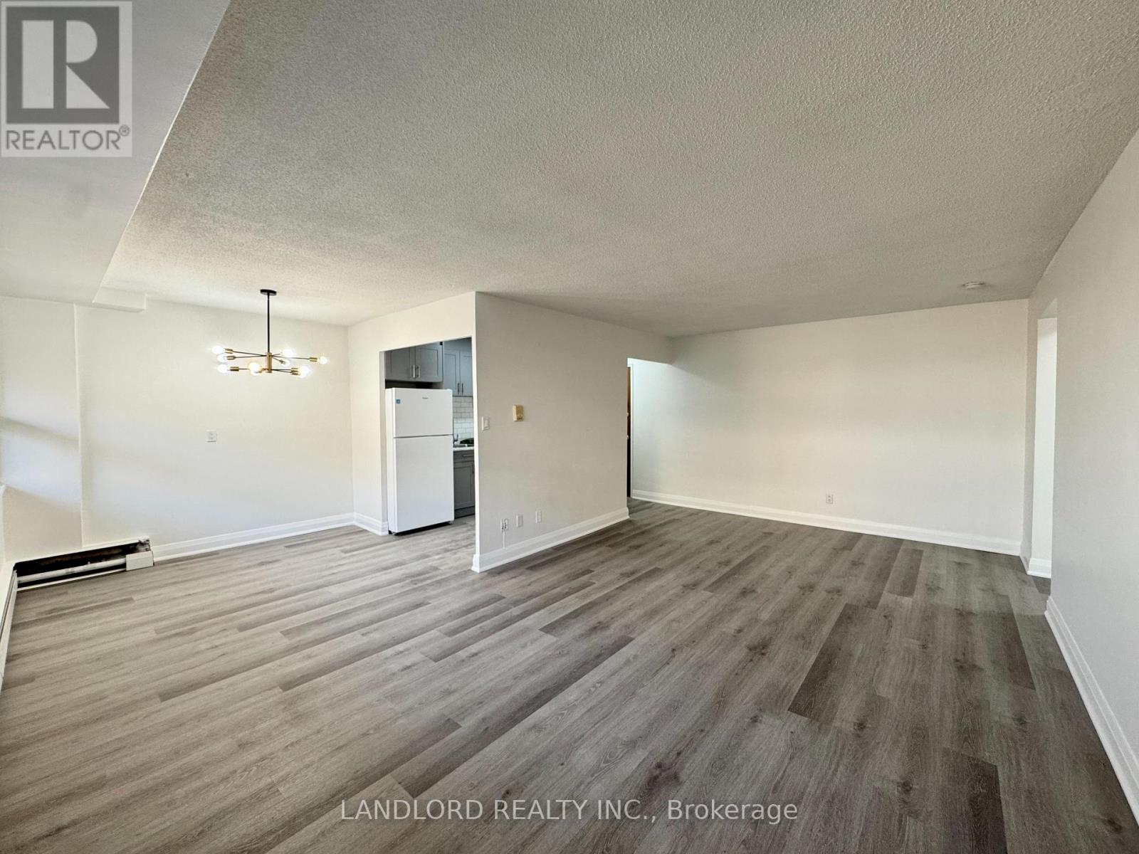 305 - 17 Gulliver Road, Toronto, Ontario  M6M 2M3 - Photo 3 - W12736632