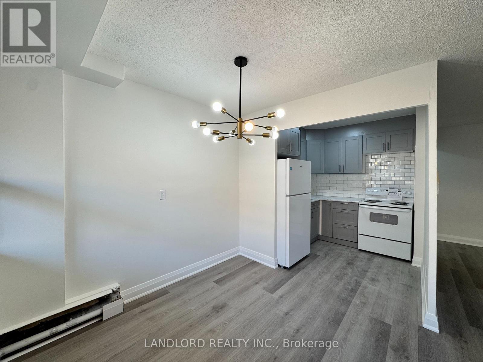 305 - 17 Gulliver Road, Toronto, Ontario  M6M 2M3 - Photo 5 - W12736632