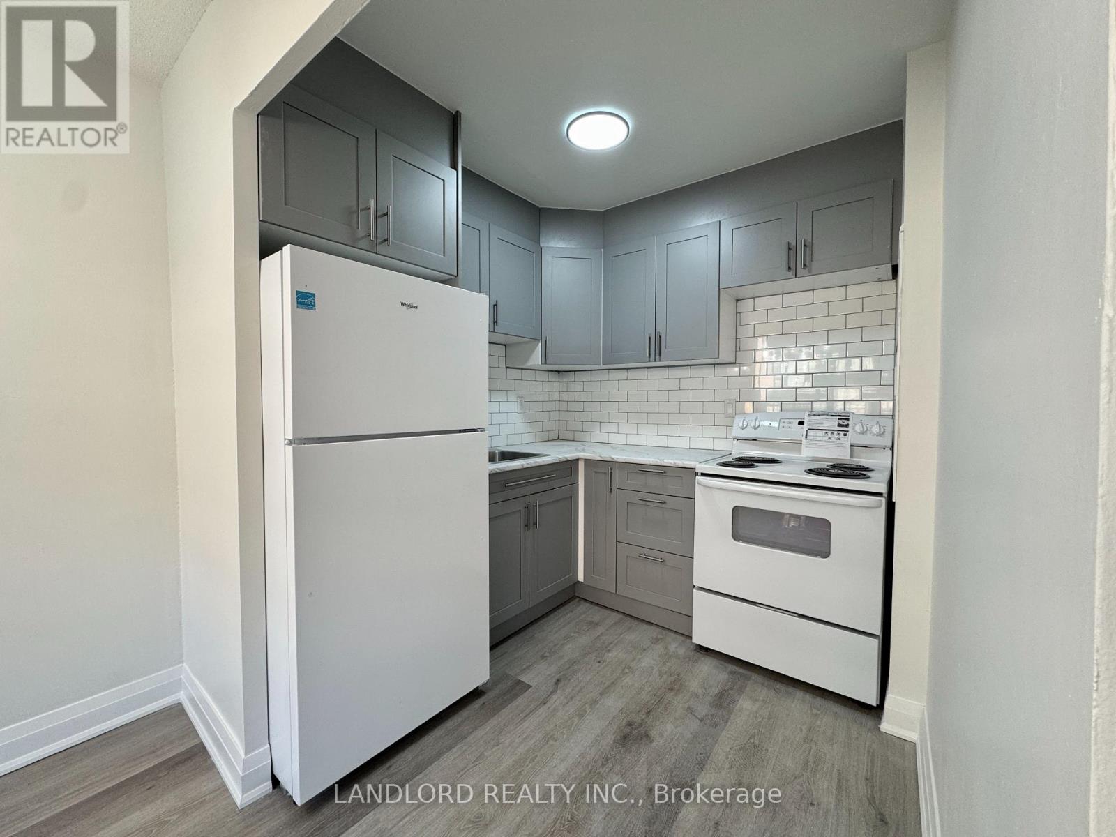 305 - 17 Gulliver Road, Toronto, Ontario  M6M 2M3 - Photo 6 - W12736632
