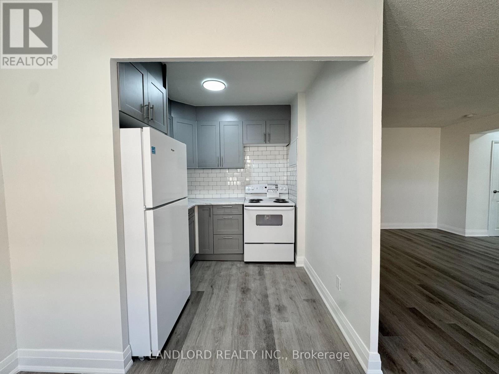 305 - 17 Gulliver Road, Toronto, Ontario  M6M 2M3 - Photo 7 - W12736632