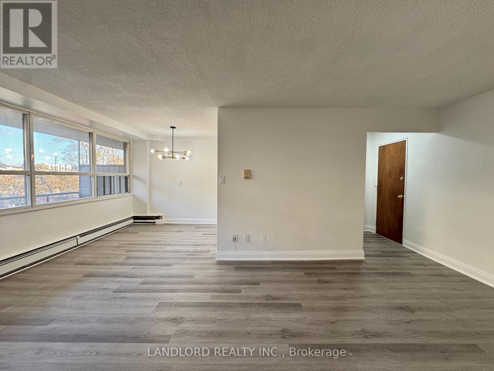 305 - 17 Gulliver Road, Toronto, Ontario  M6M 2M3 - Photo 9 - W12736632