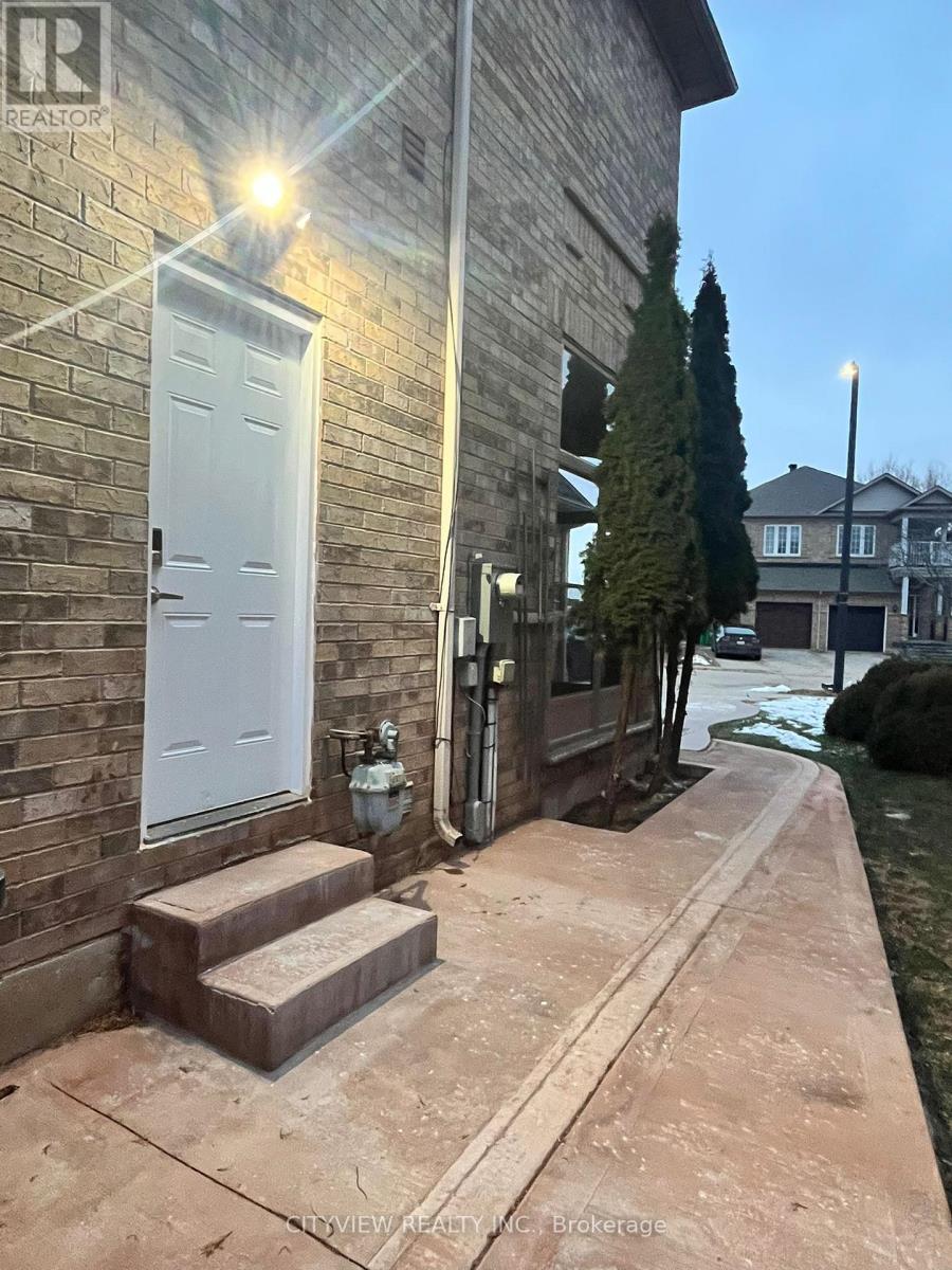 Bsmnt - 3432 Fountain Park Avenue, Mississauga, Ontario  L5M 7E3 - Photo 2 - W12736636