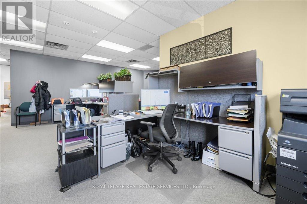 200 - 414 North Service Road E, Oakville, Ontario  L6H 5R2 - Photo 13 - W12736662