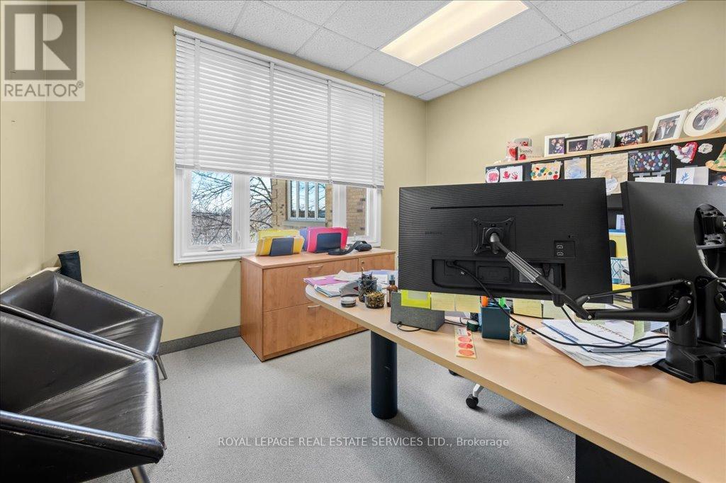 200 - 414 North Service Road E, Oakville, Ontario  L6H 5R2 - Photo 16 - W12736662