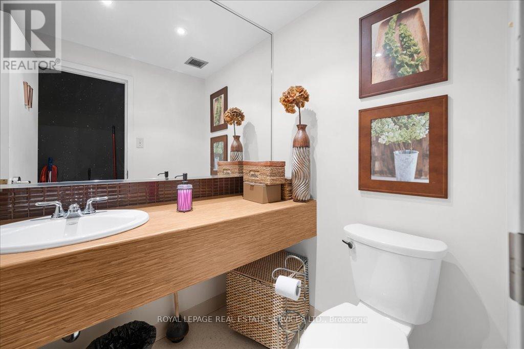 200 - 414 North Service Road E, Oakville, Ontario  L6H 5R2 - Photo 21 - W12736662