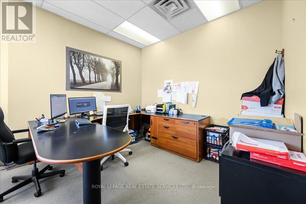 200 - 414 North Service Road E, Oakville, Ontario  L6H 5R2 - Photo 22 - W12736662
