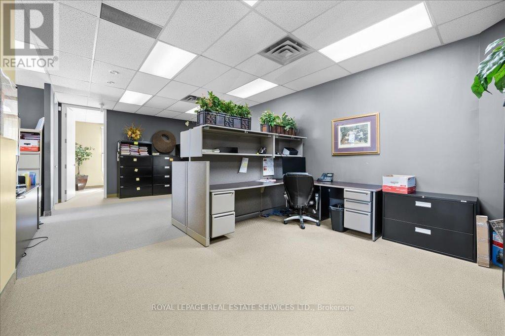 200 - 414 North Service Road E, Oakville, Ontario  L6H 5R2 - Photo 7 - W12736662