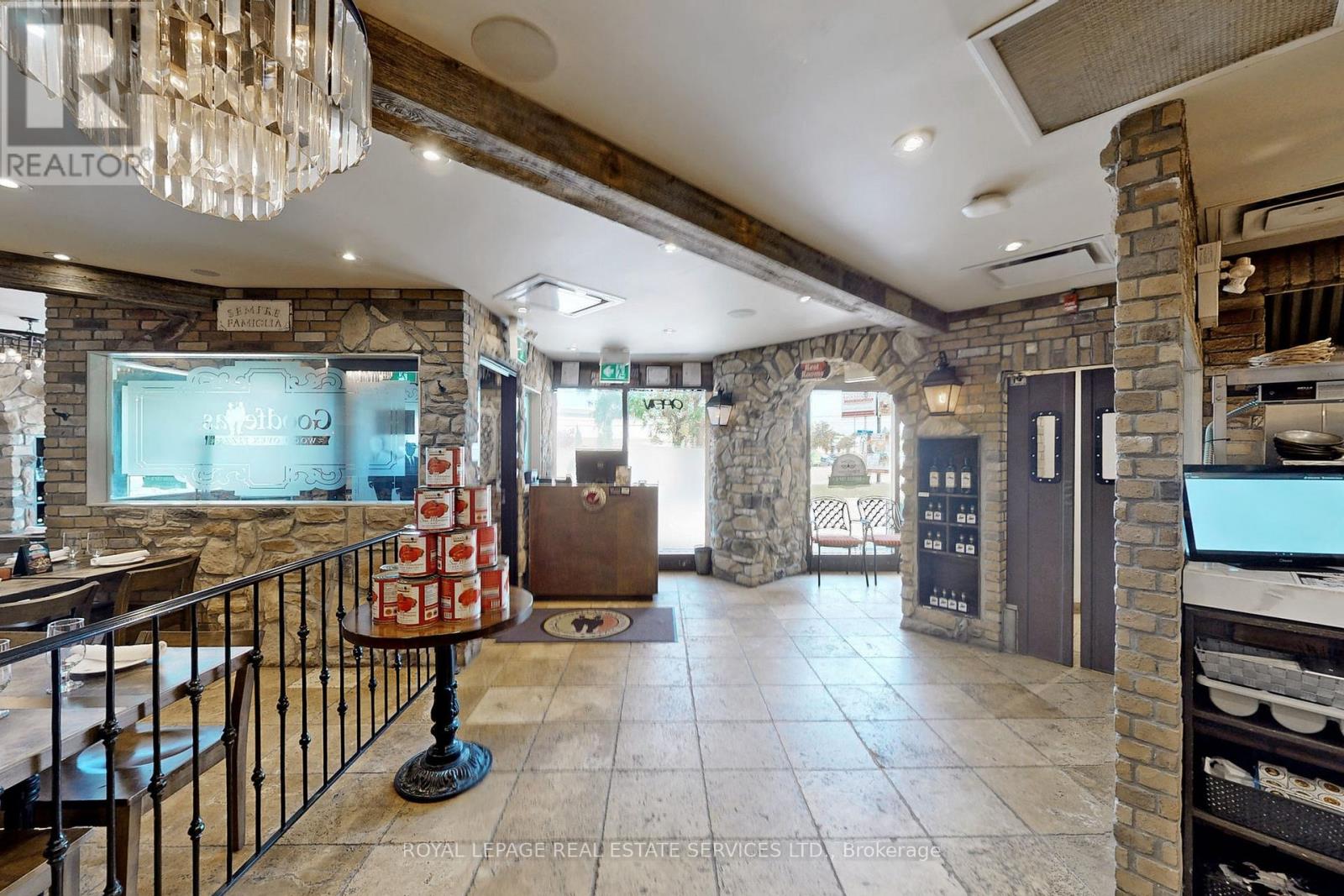 22 Ontario Street, Milton, Ontario  L9T 2M6 - Photo 7 - W12736698