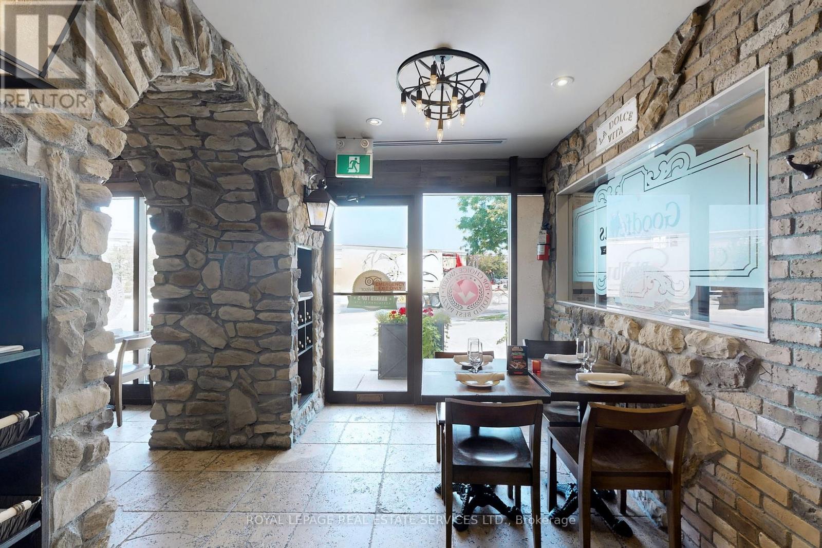 22 Ontario Street, Milton, Ontario  L9T 2M6 - Photo 8 - W12736698