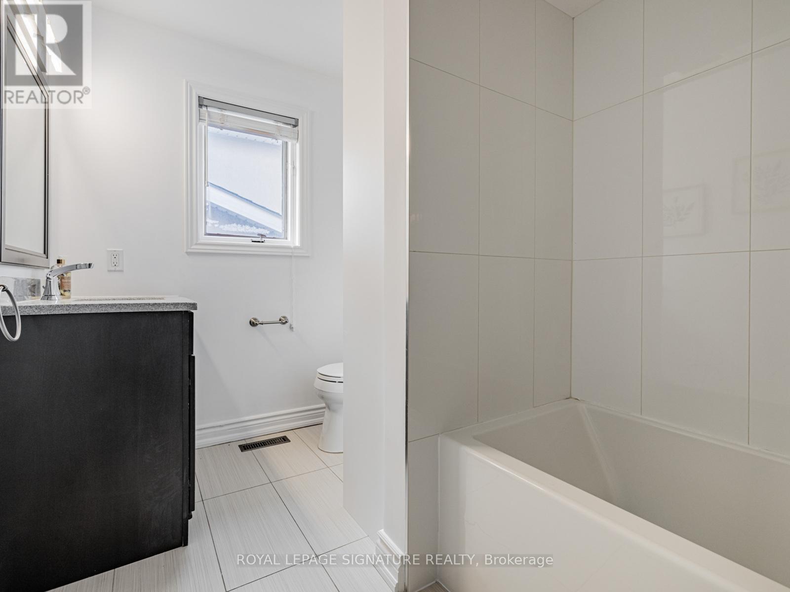 158 Bowie Avenue, Toronto, Ontario  M6E 2R3 - Photo 19 - W12736734