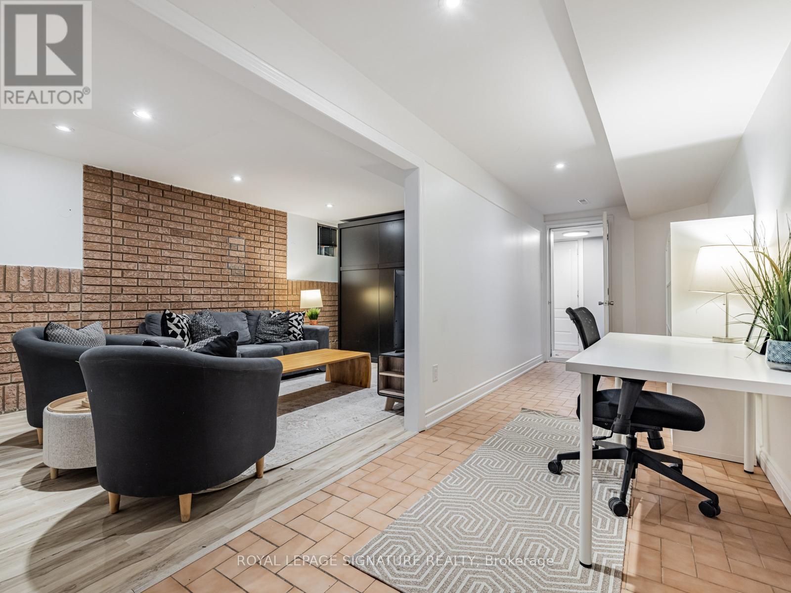 158 Bowie Avenue, Toronto, Ontario  M6E 2R3 - Photo 20 - W12736734