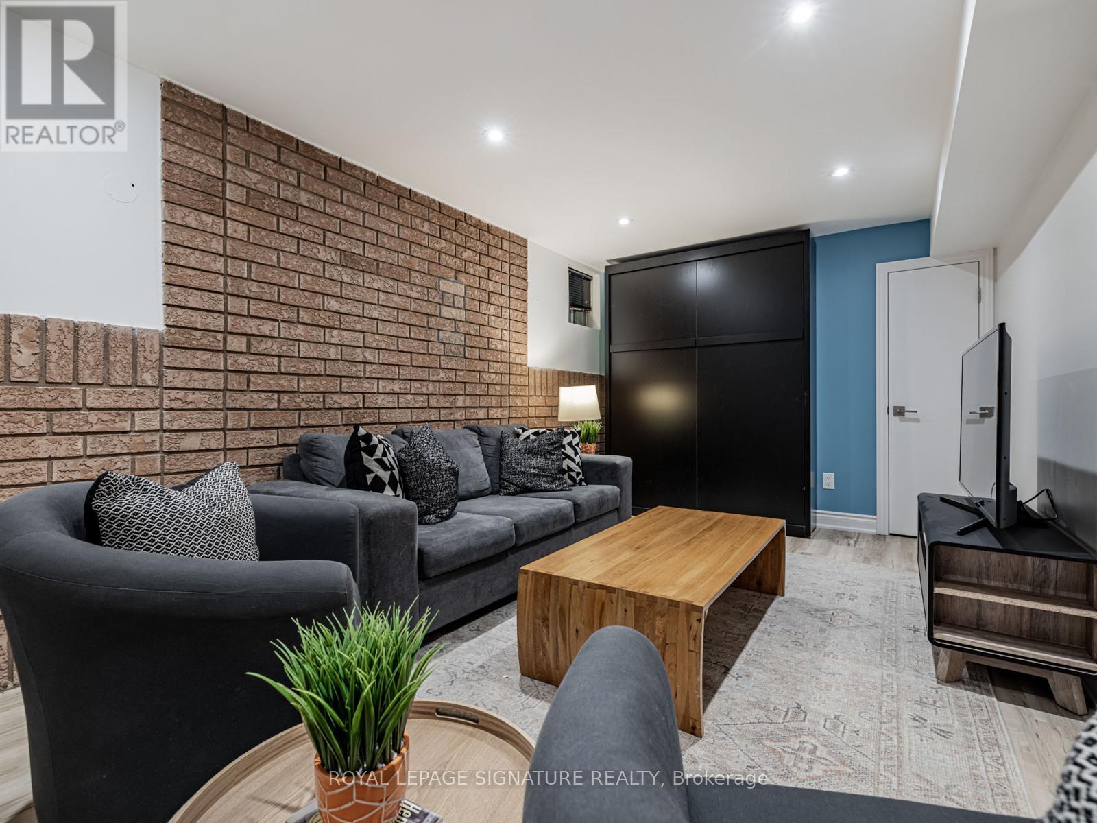 158 Bowie Avenue, Toronto, Ontario  M6E 2R3 - Photo 21 - W12736734