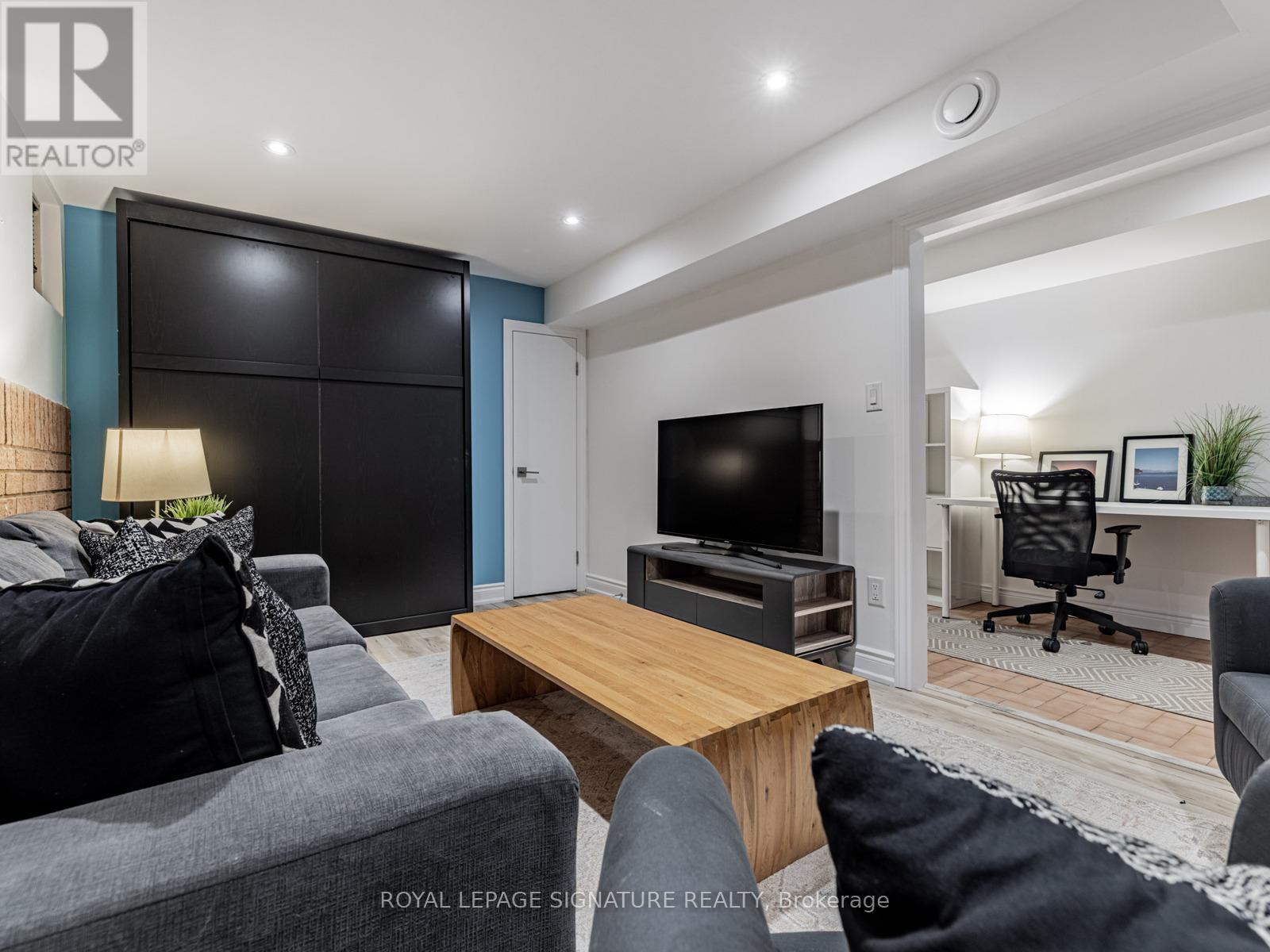 158 Bowie Avenue, Toronto, Ontario  M6E 2R3 - Photo 22 - W12736734