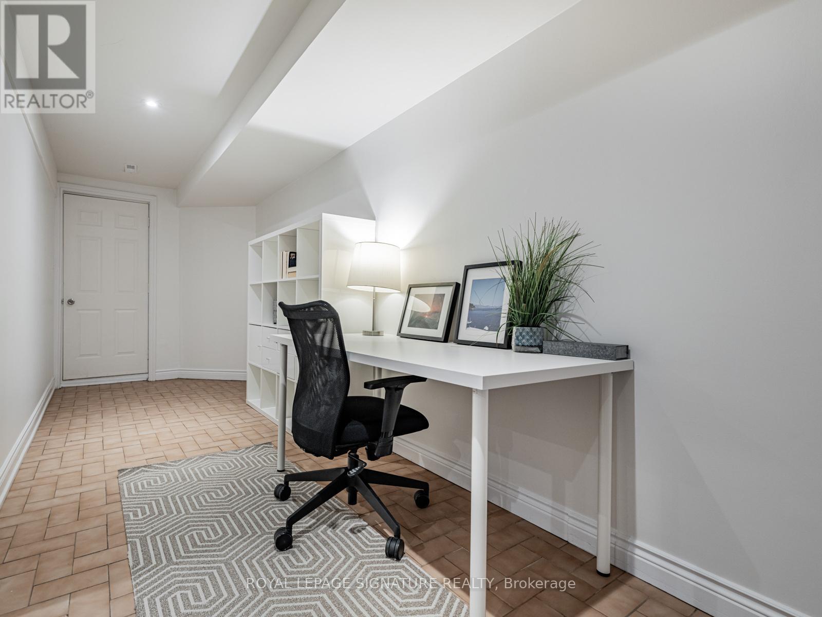 158 Bowie Avenue, Toronto, Ontario  M6E 2R3 - Photo 23 - W12736734