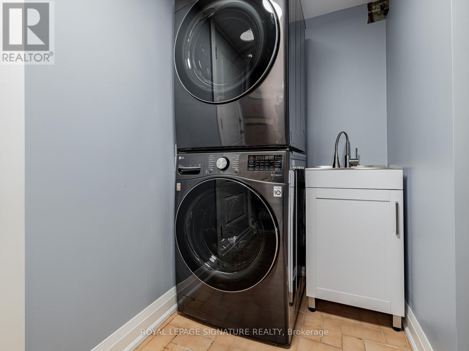 158 Bowie Avenue, Toronto, Ontario  M6E 2R3 - Photo 24 - W12736734