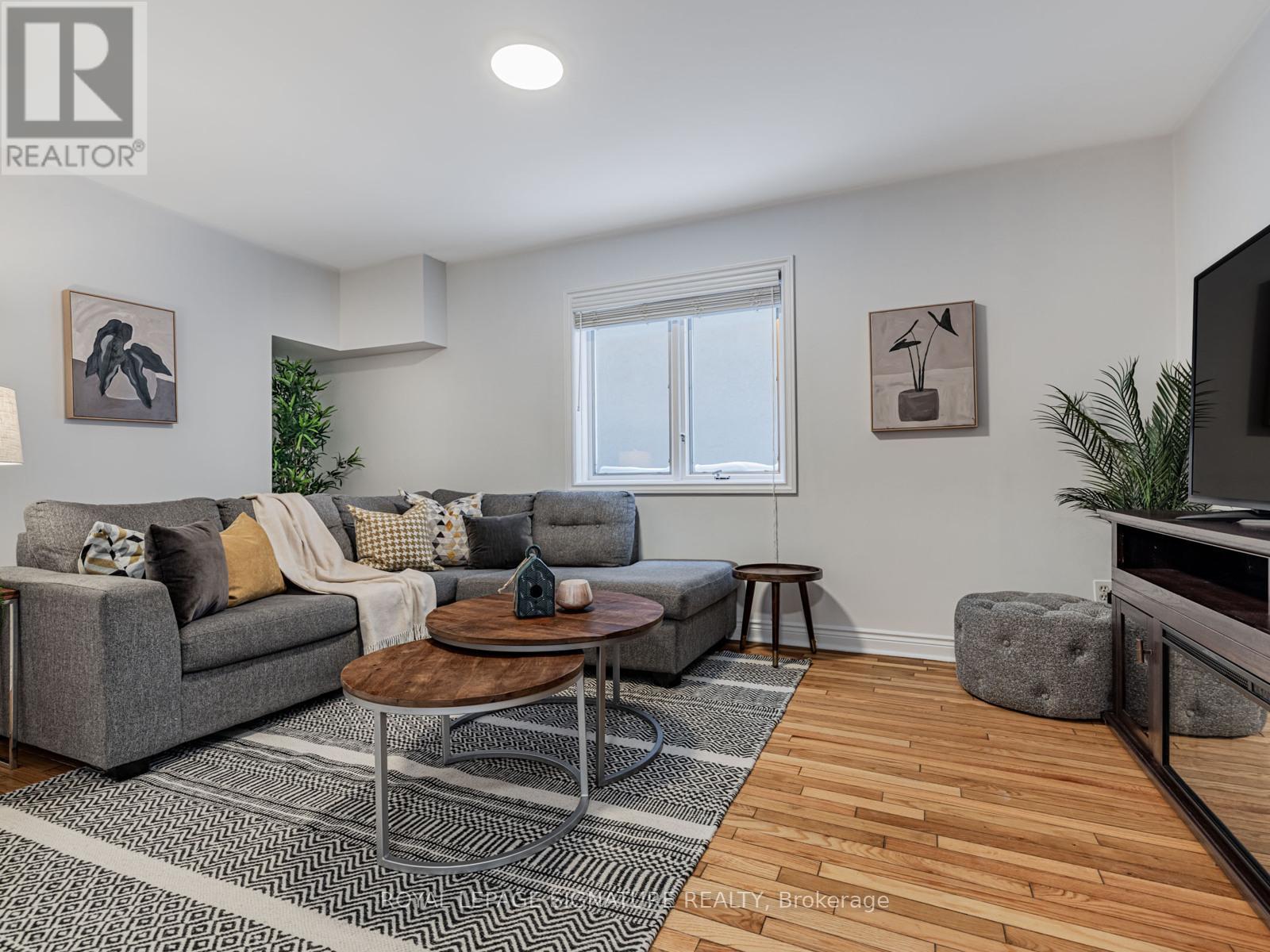 158 Bowie Avenue, Toronto, Ontario  M6E 2R3 - Photo 5 - W12736734