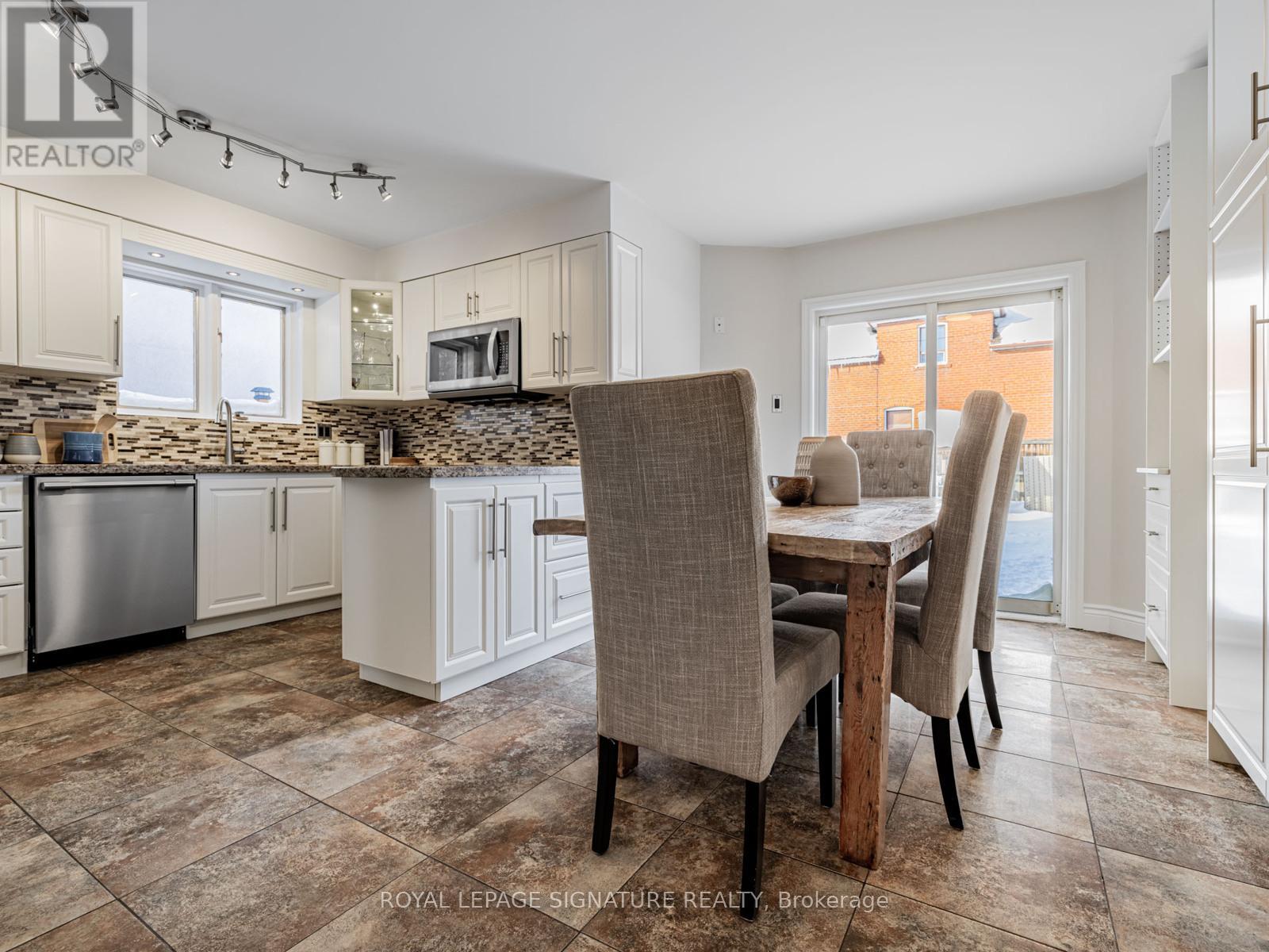 158 Bowie Avenue, Toronto, Ontario  M6E 2R3 - Photo 6 - W12736734