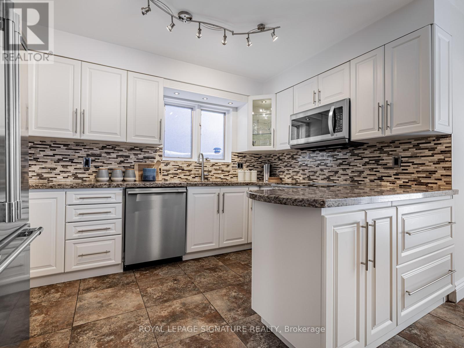 158 Bowie Avenue, Toronto, Ontario  M6E 2R3 - Photo 8 - W12736734