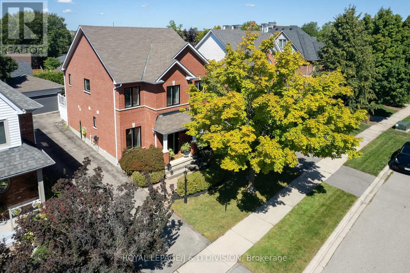 2448 Capilano Crescent, Oakville, Ontario  L6H 6L3 - Photo 2 - W12736738