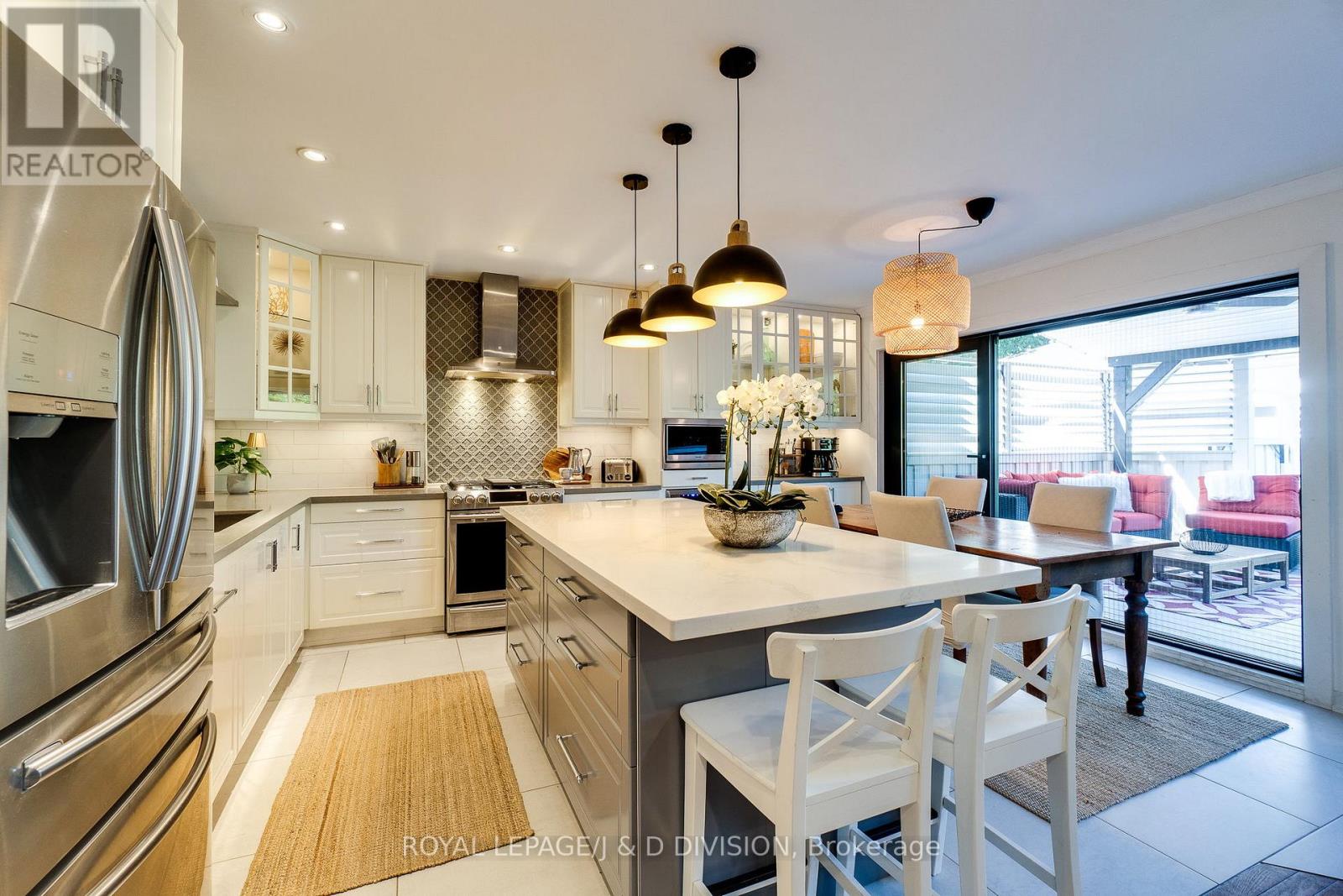 2448 Capilano Crescent, Oakville, Ontario  L6H 6L3 - Photo 7 - W12736738