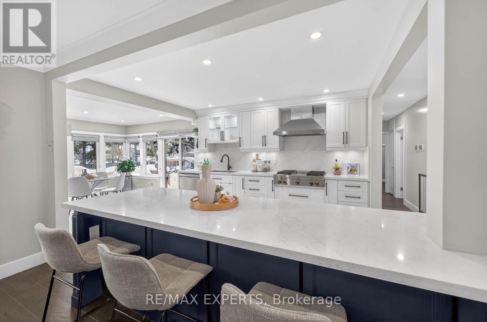 60 Suburban Drive, Mississauga, Ontario  L5N 1G9 - Photo 10 - W12736772