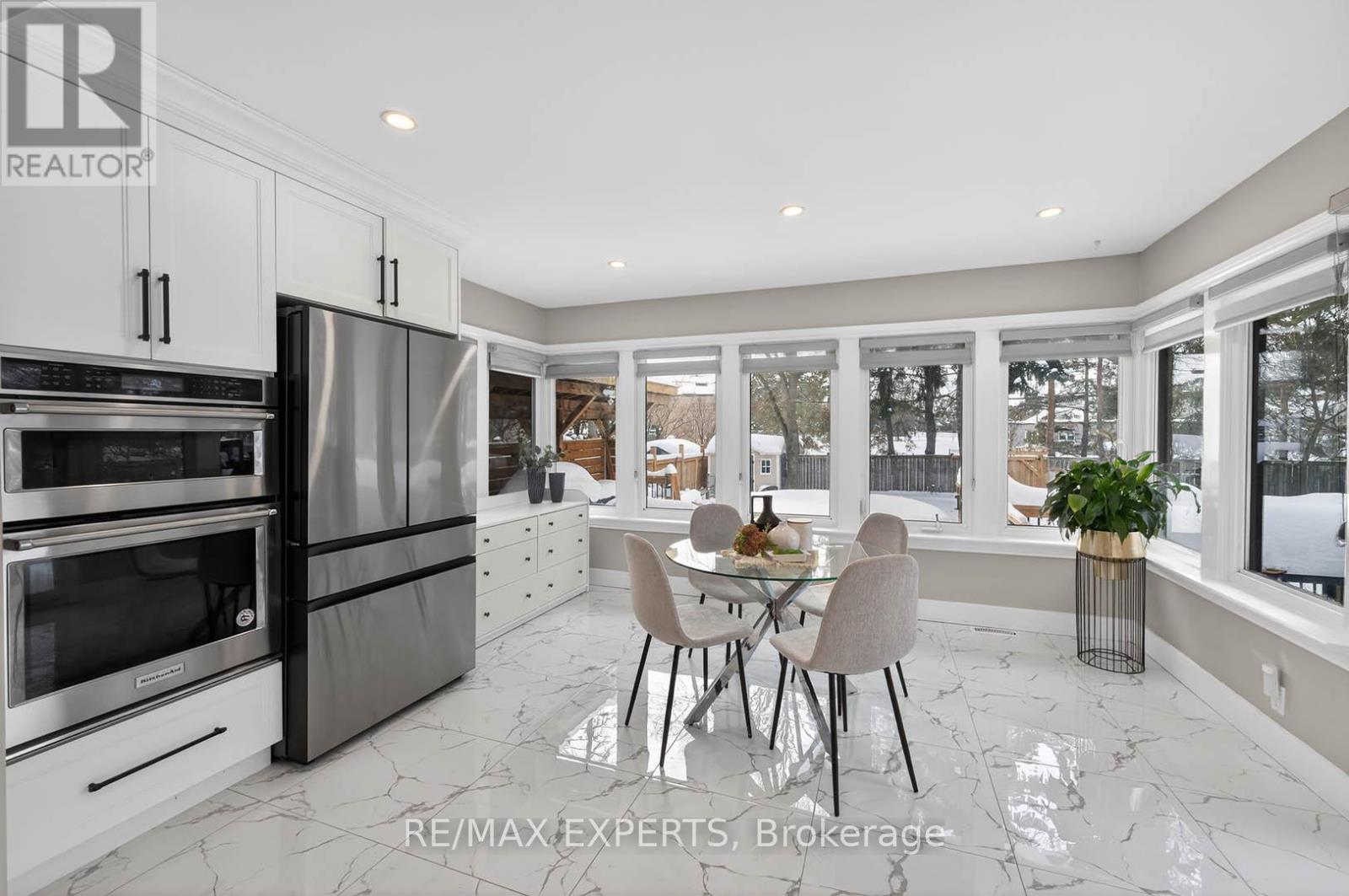 60 Suburban Drive, Mississauga, Ontario  L5N 1G9 - Photo 13 - W12736772