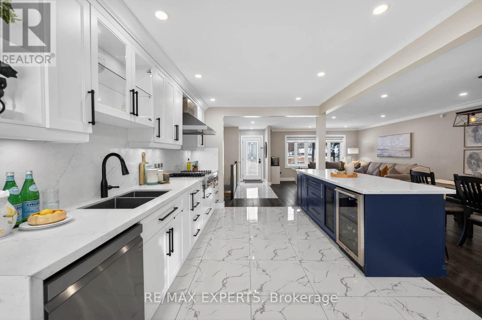 60 Suburban Drive, Mississauga, Ontario  L5N 1G9 - Photo 14 - W12736772