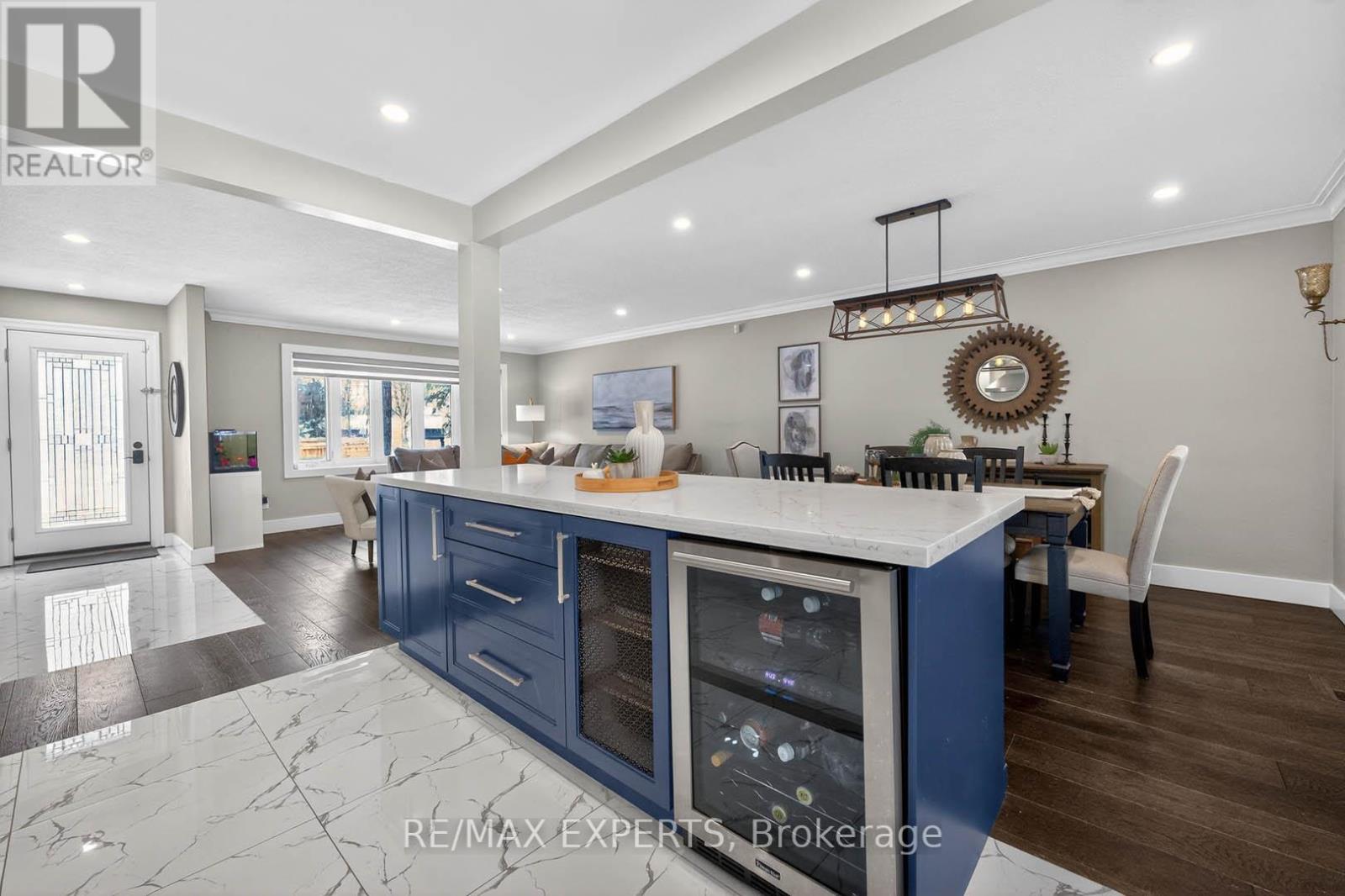 60 Suburban Drive, Mississauga, Ontario  L5N 1G9 - Photo 16 - W12736772