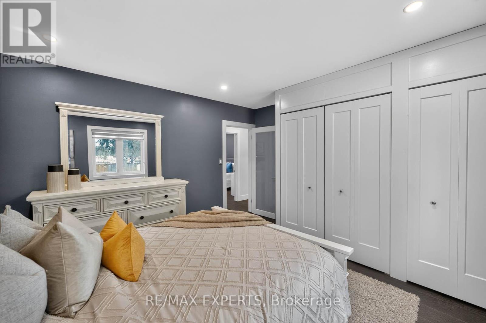 60 Suburban Drive, Mississauga, Ontario  L5N 1G9 - Photo 18 - W12736772