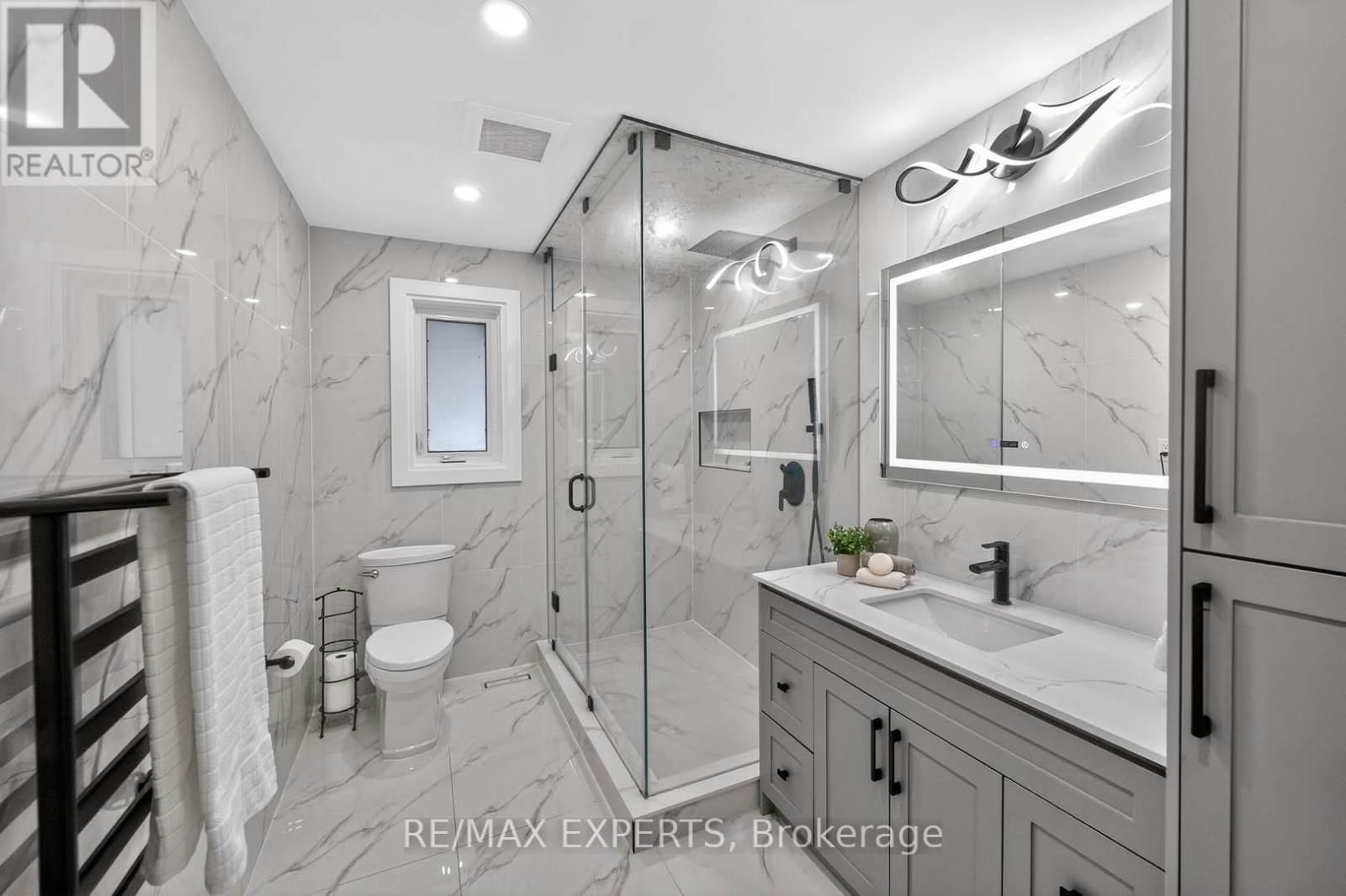 60 Suburban Drive, Mississauga, Ontario  L5N 1G9 - Photo 23 - W12736772