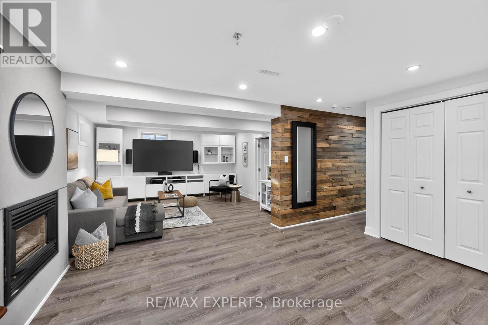 60 Suburban Drive, Mississauga, Ontario  L5N 1G9 - Photo 25 - W12736772