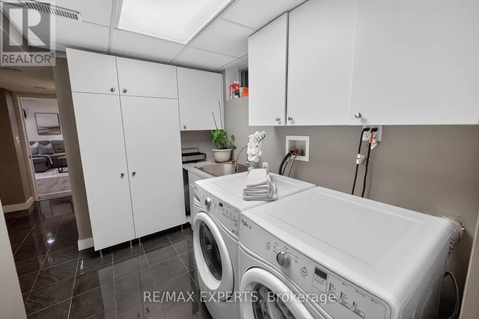 60 Suburban Drive, Mississauga, Ontario  L5N 1G9 - Photo 31 - W12736772