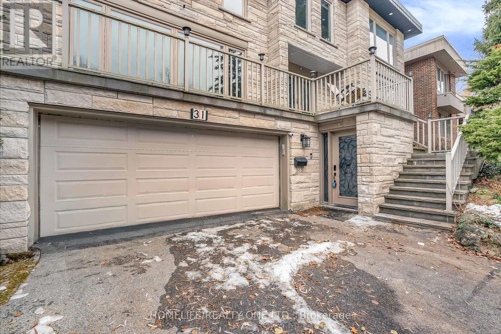 31 Bearwood Drive, Toronto, Ontario  M9A 4G5 - Photo 2 - W12736796