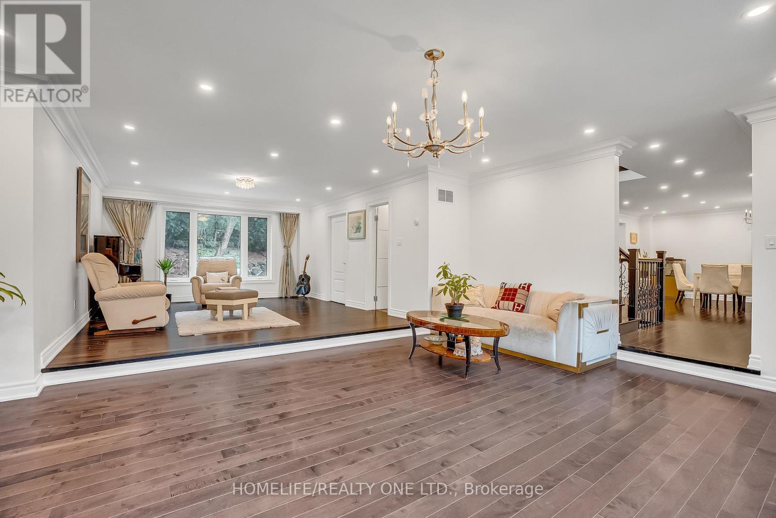 31 Bearwood Drive, Toronto, Ontario  M9A 4G5 - Photo 8 - W12736796