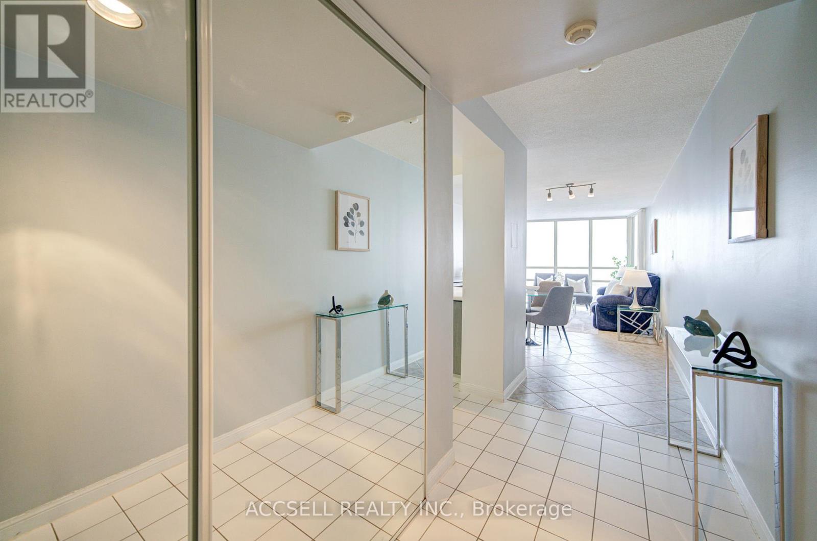 1804 - 50 Eglinton Avenue W, Mississauga, Ontario  L5R 3P5 - Photo 10 - W12736800