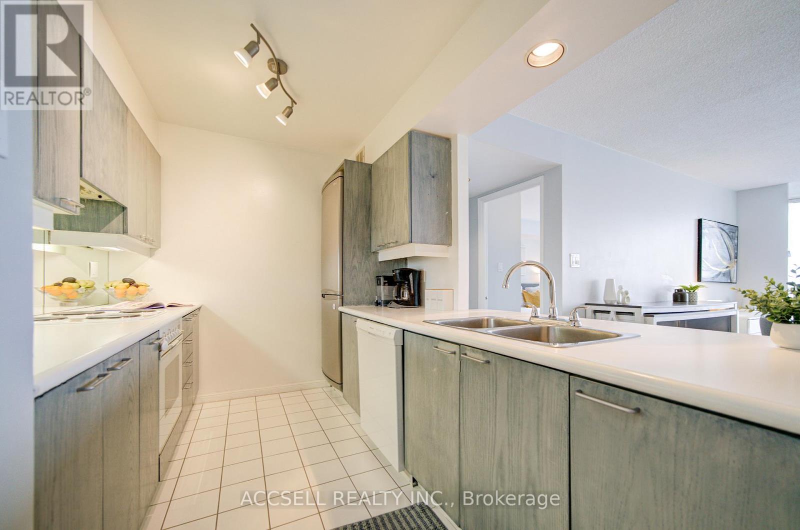 1804 - 50 Eglinton Avenue W, Mississauga, Ontario  L5R 3P5 - Photo 11 - W12736800