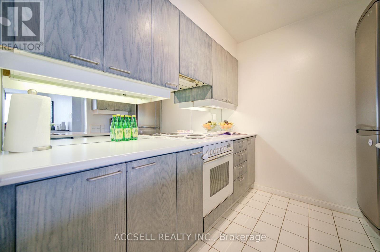 1804 - 50 Eglinton Avenue W, Mississauga, Ontario  L5R 3P5 - Photo 12 - W12736800