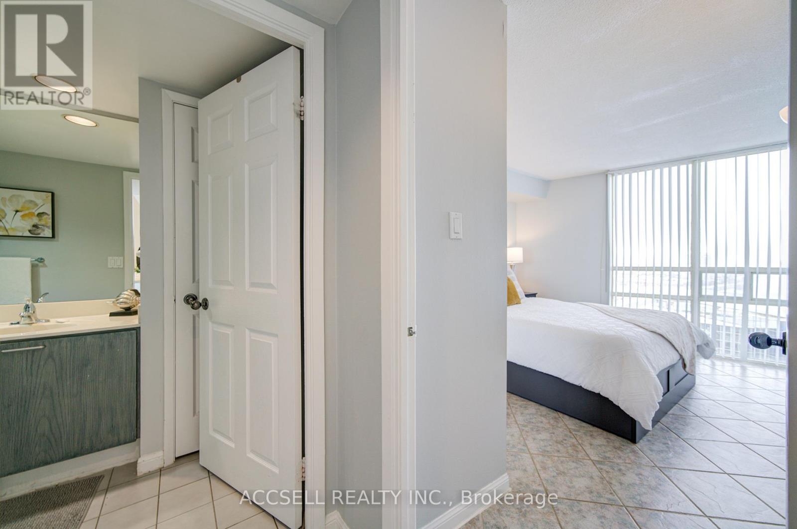 1804 - 50 Eglinton Avenue W, Mississauga, Ontario  L5R 3P5 - Photo 25 - W12736800