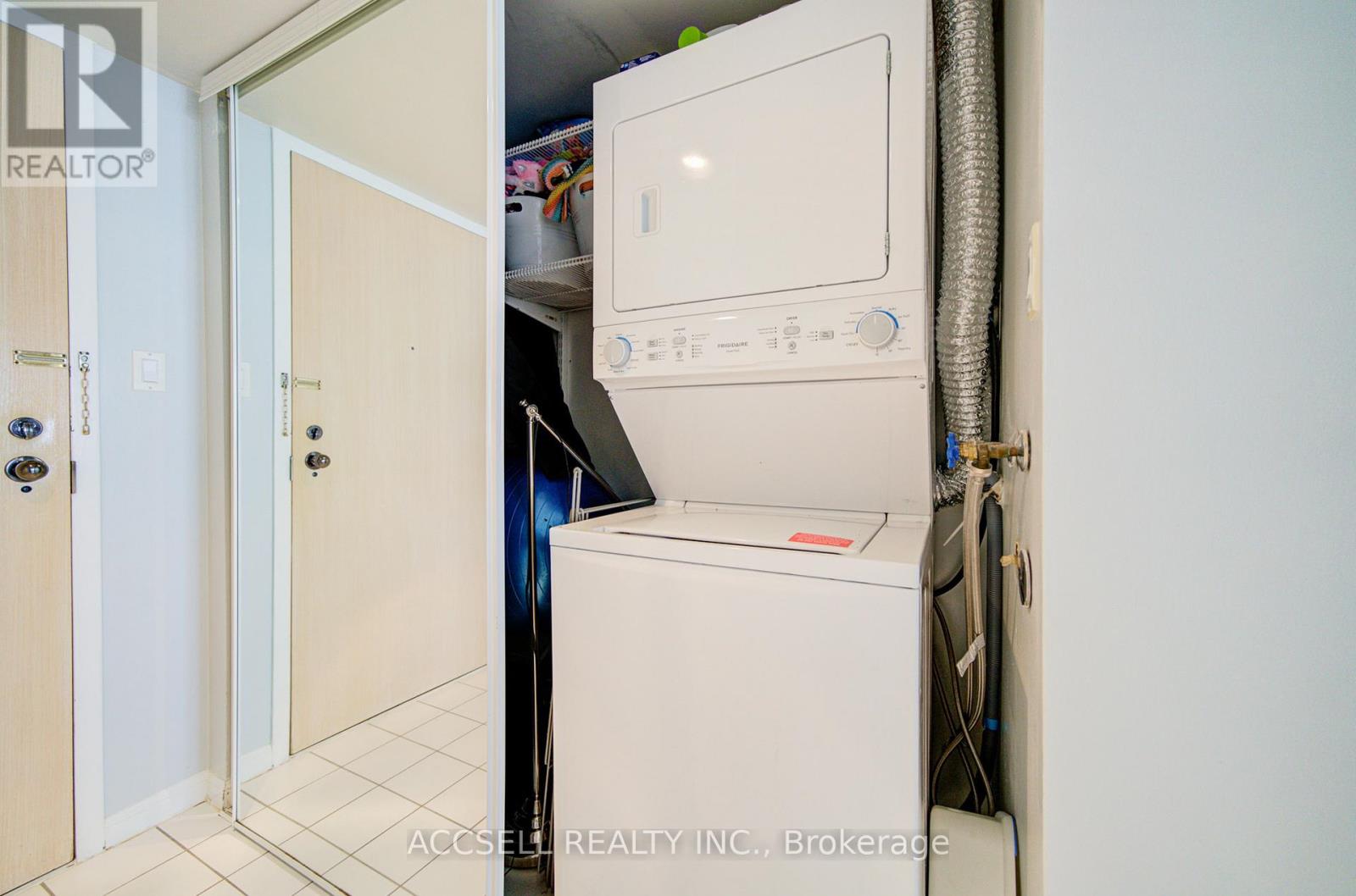 1804 - 50 Eglinton Avenue W, Mississauga, Ontario  L5R 3P5 - Photo 30 - W12736800