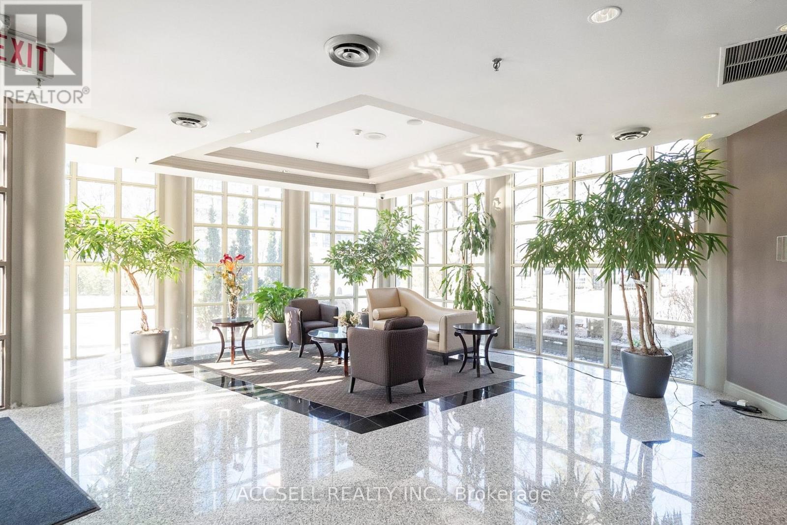 1804 - 50 Eglinton Avenue W, Mississauga, Ontario  L5R 3P5 - Photo 4 - W12736800