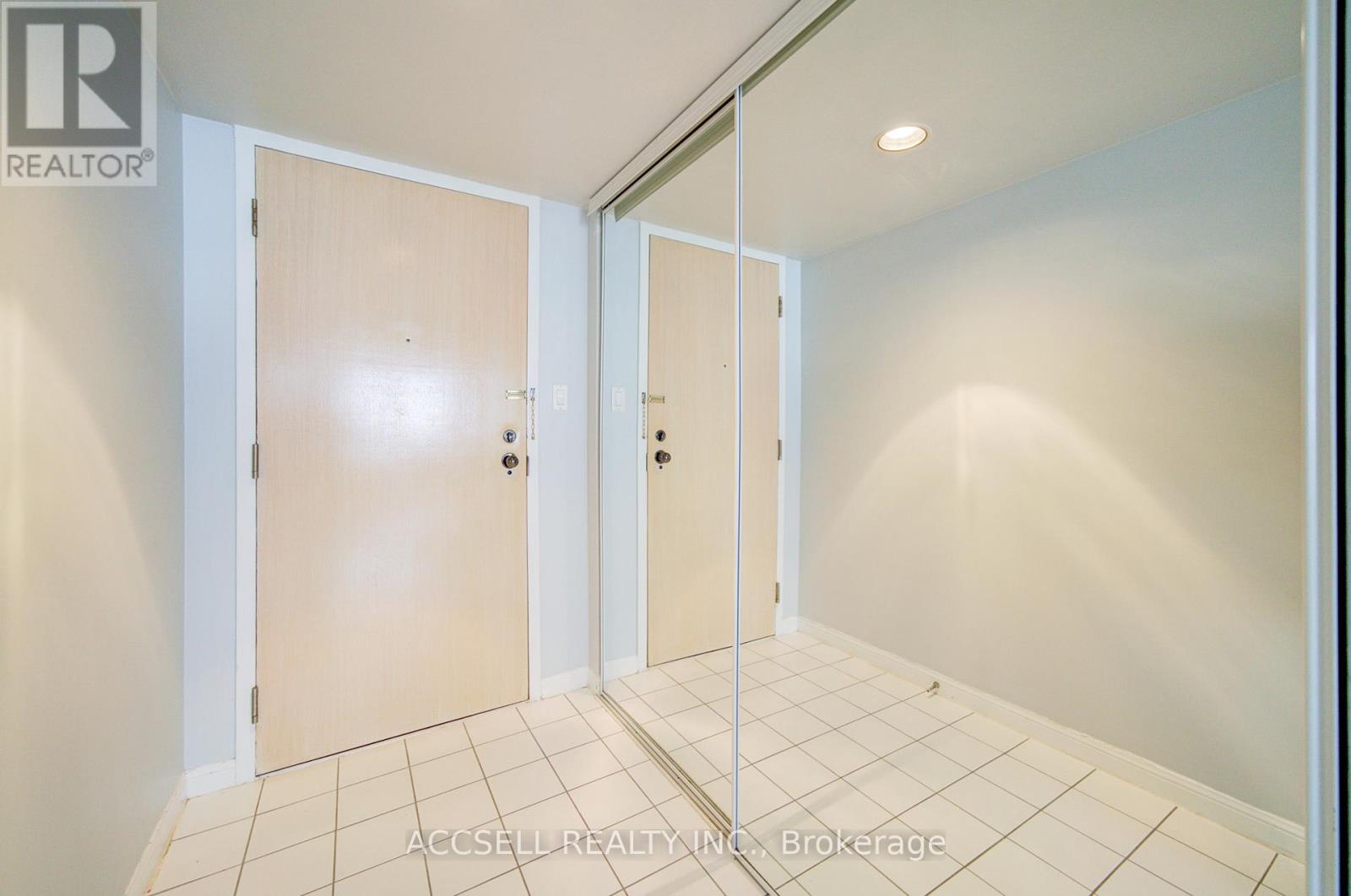 1804 - 50 Eglinton Avenue W, Mississauga, Ontario  L5R 3P5 - Photo 8 - W12736800