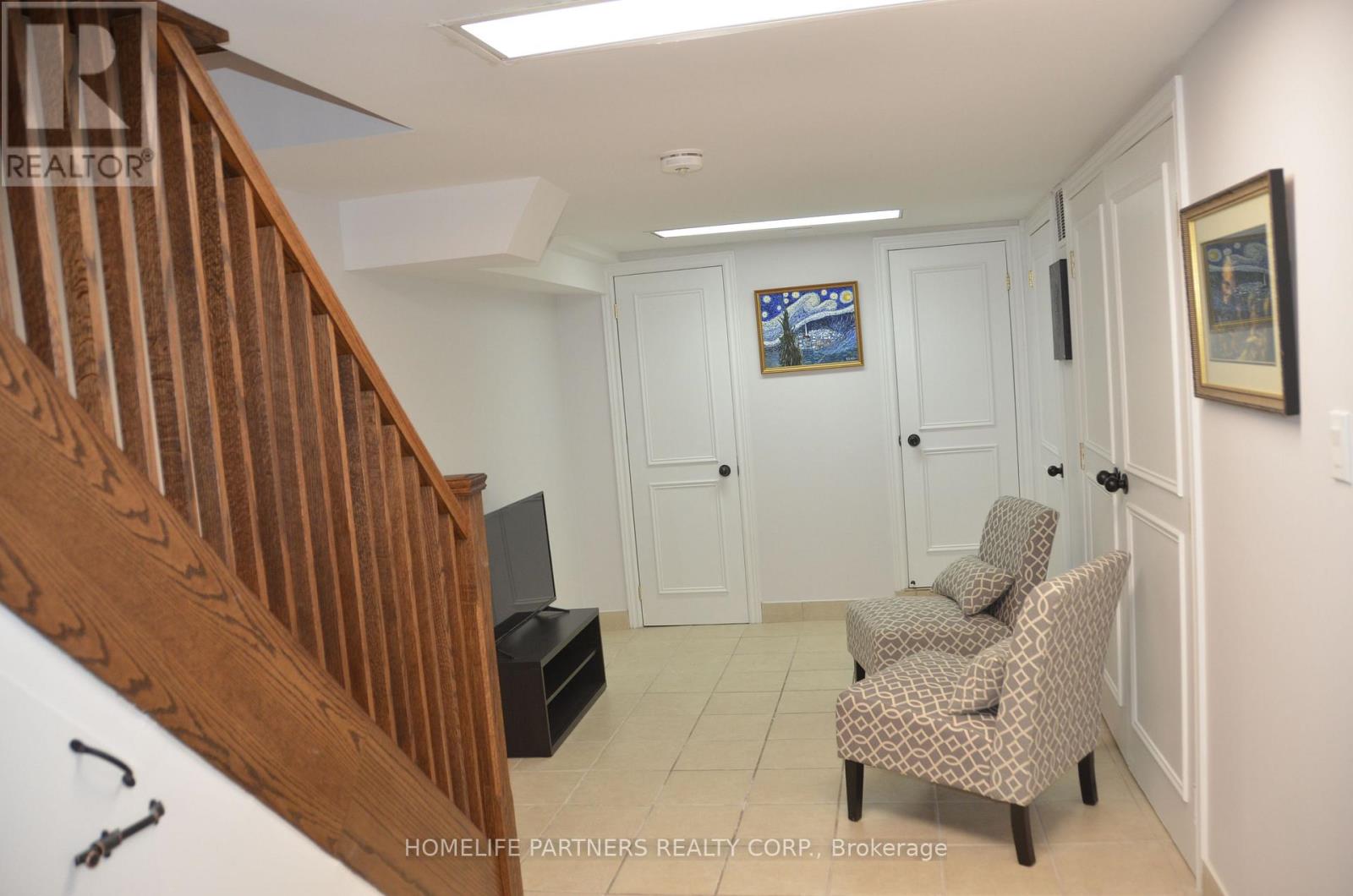 511 Indian Grove, Toronto, Ontario  M6P 2J1 - Photo 13 - W12736828