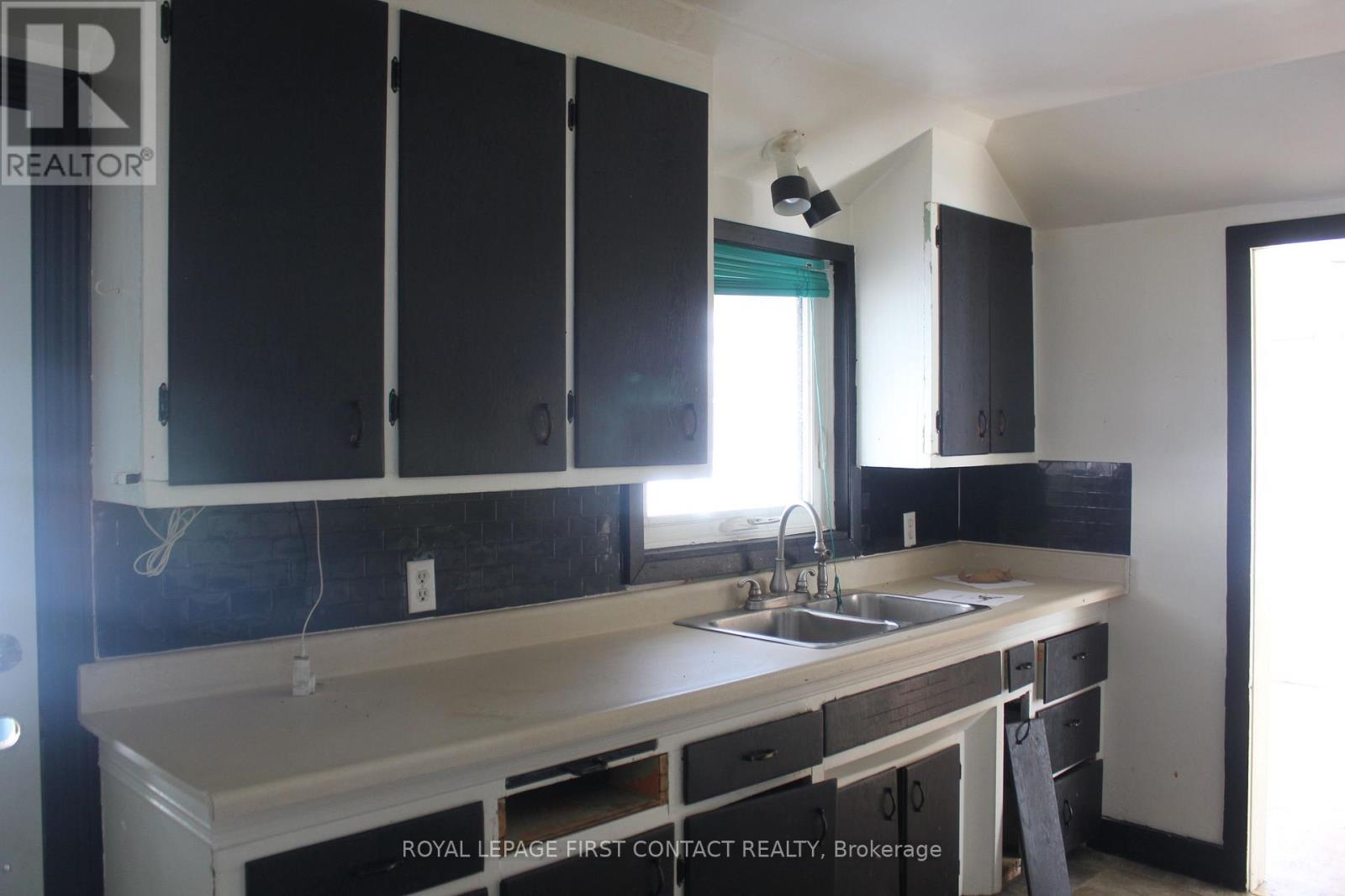 47 Riverside Drive, Dysart Et Al, Ontario  K0M 1S0 - Photo 14 - X12736762