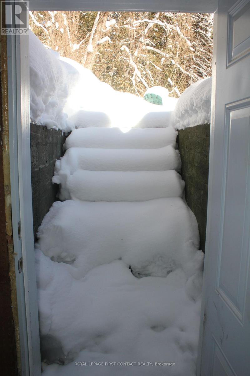 47 Riverside Drive, Dysart Et Al, Ontario  K0M 1S0 - Photo 21 - X12736762