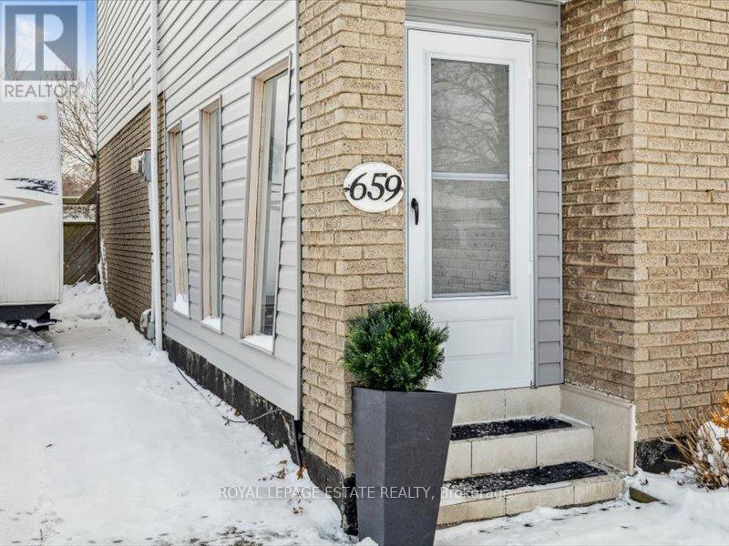 659 Upper Wentworth Street, Hamilton, Ontario  L9A 4V4 - Photo 4 - X12736816