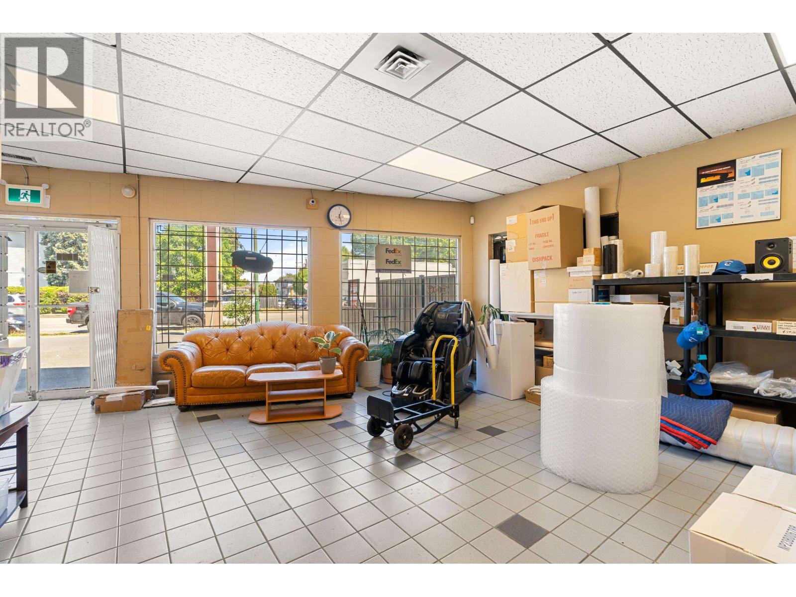 6360 Kingsway, Burnaby, British Columbia  V5E 1C5 - Photo 2 - C8075292